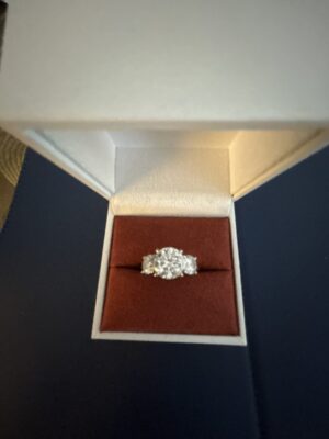 IGI 4 CT F VS1 Lab Grown Round Diamond Ring