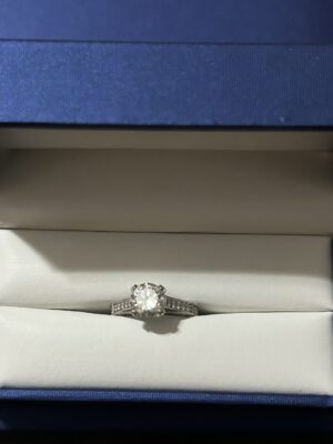 2 Carat F VVS1 Round Lab-Grown Diamond Ring
