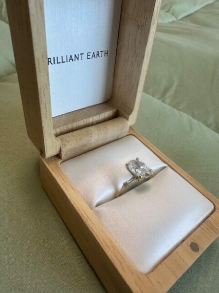 1.67 Carat F VS1 Oval Lab-Grown Diamond Ring - Image 6