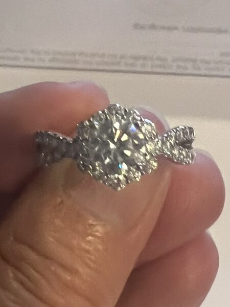 IGI 1.06 Carat F VVS2 Round Lab-Grown Diamond Ring - Image 6