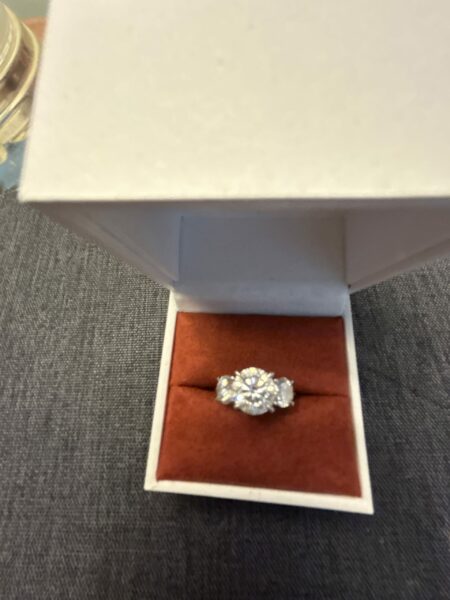 IGI 4 CT F VS1 Lab Grown Round Diamond Ring - Image 4