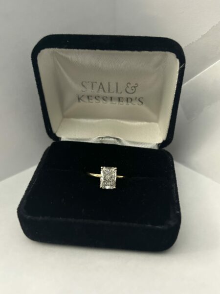 IGI 2.02 Carat I VS2 Radiant Lab-Grown Diamond Ring - Image 3