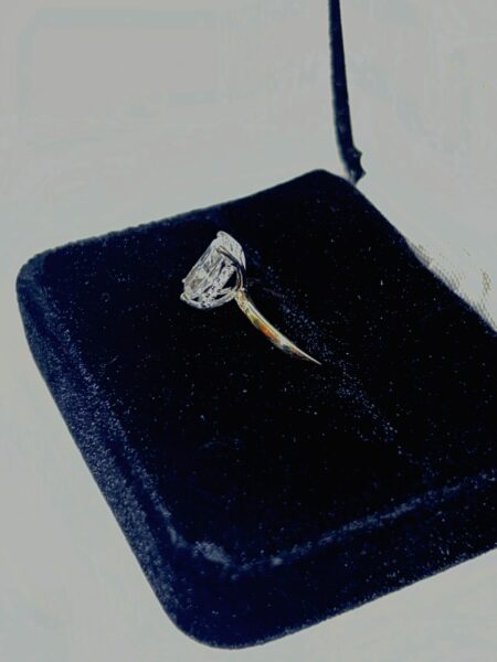 IGI 2.02 Carat I VS2 Radiant Lab-Grown Diamond Ring - Image 2