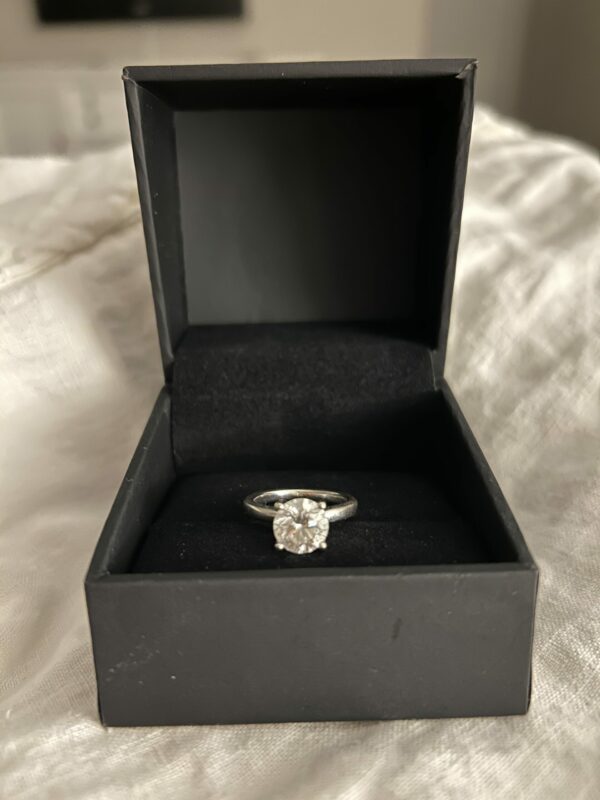 2 Carat F SI2 Round Lab-Grown Diamond Ring - Image 4