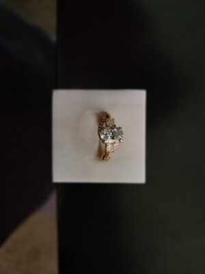 IGI 1.19 Carat H VS1 Oval Lab-Grown Diamond Ring