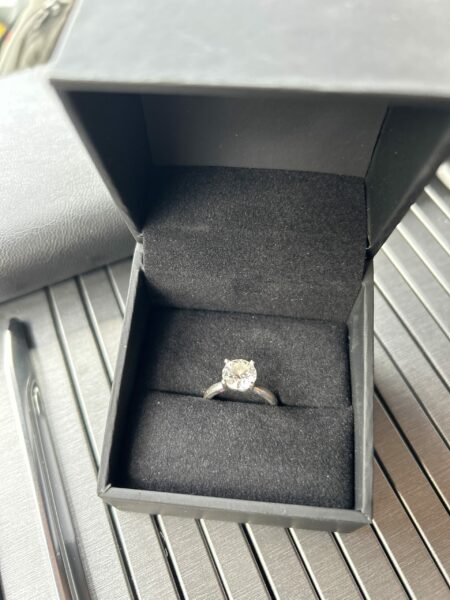 2 Carat F SI2 Round Lab-Grown Diamond Ring