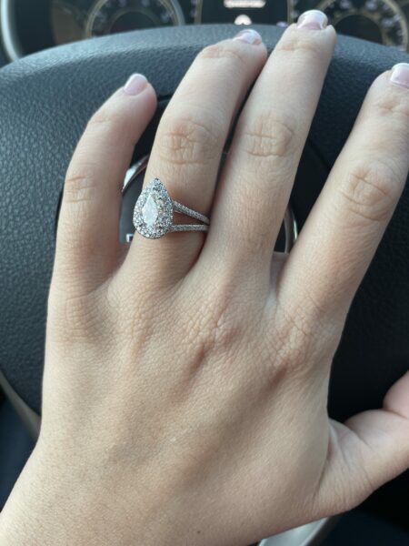1.24 Carat G VS1 Pear Lab-Grown Diamond Ring - Image 2
