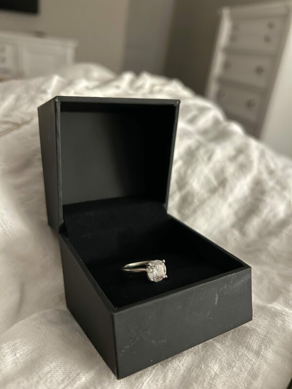 2 Carat F SI2 Round Lab-Grown Diamond Ring - Image 3
