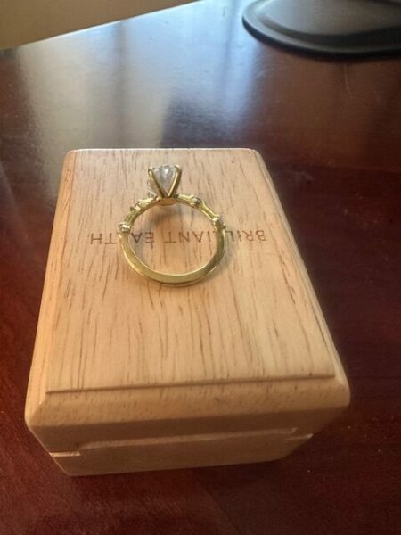 1.67 Carat F VS1 Oval Lab-Grown Diamond Ring - Image 2