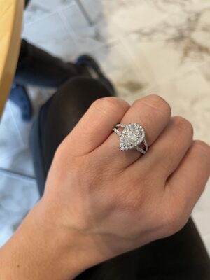 1.24 Carat G VS1 Pear Lab-Grown Diamond Ring