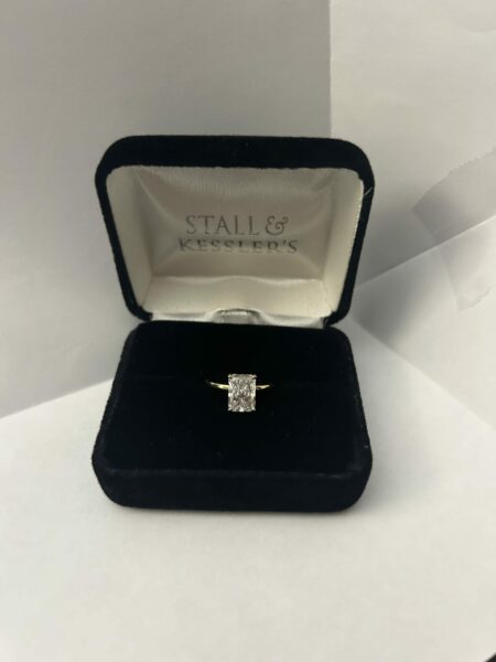 IGI 2.02 Carat I VS2 Radiant Lab-Grown Diamond Ring - Image 5