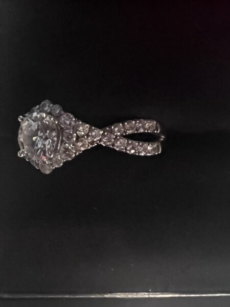 IGI 1.06 Carat F VVS2 Round Lab-Grown Diamond Ring - Image 8
