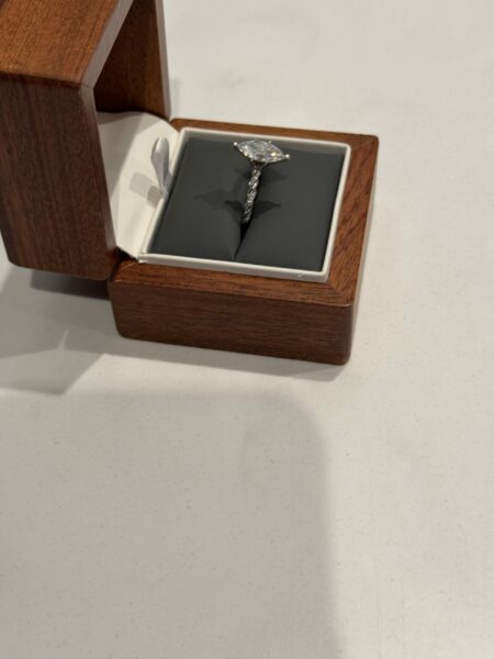 IGI Certified 1.71 CT F VVS2 Lab Grown Marquise Diamond Ring - Image 3