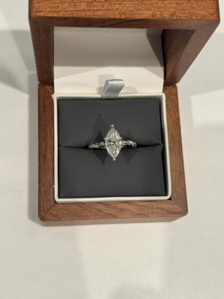IGI Certified 1.71 CT F VVS2 Lab Grown Marquise Diamond Ring - Image 6