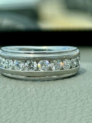 1.5 Carat G SI2 Round Lab-Grown Diamond Ring