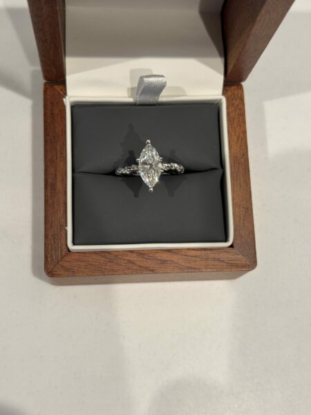 IGI Certified 1.71 CT F VVS2 Lab Grown Marquise Diamond Ring - Image 7