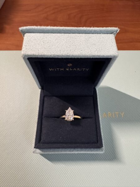 IGI 1.53 Carat D VVS2 Pear Lab-Grown Diamond Ring - Image 4