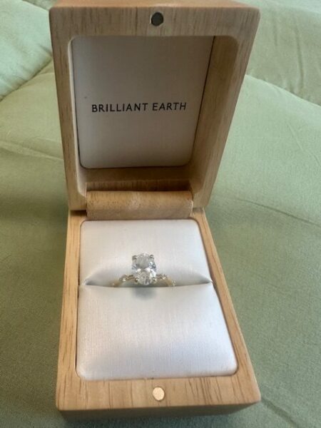 1.67 Carat F VS1 Oval Lab-Grown Diamond Ring - Image 5