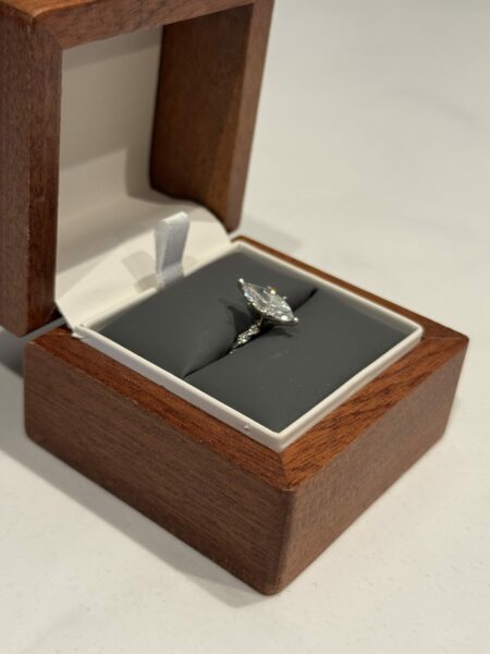 IGI Certified 1.71 CT F VVS2 Lab Grown Marquise Diamond Ring - Image 9