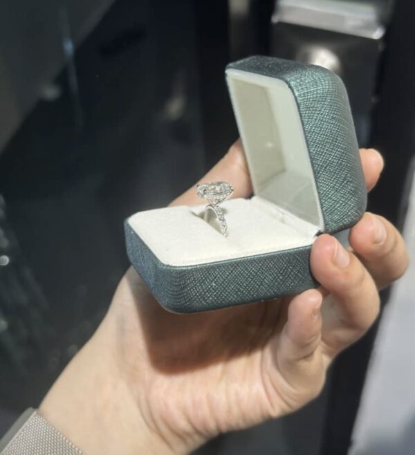 IGI 4.03 Carat D VS1 Oval Lab-Grown Diamond Ring - Image 2