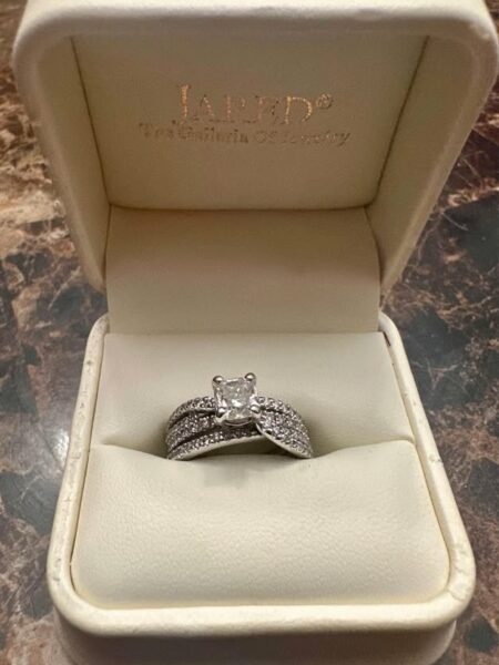GSI 1.04 Carat F SI2 Cushion Natural Diamond Ring - Image 4