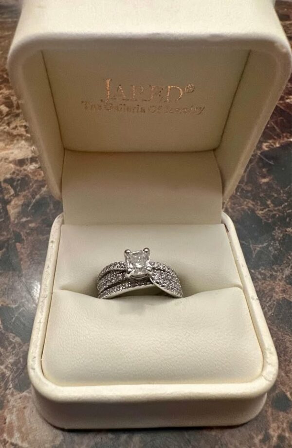GSI 1.04 Carat F SI2 Cushion Natural Diamond Ring - Image 4