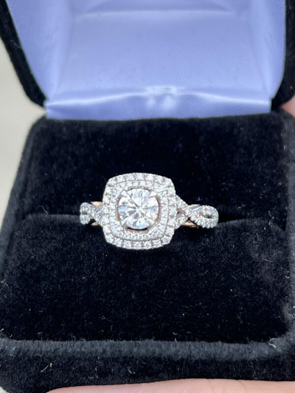 .75 Carat G VS2 Round Natural Diamond Ring - Image 7