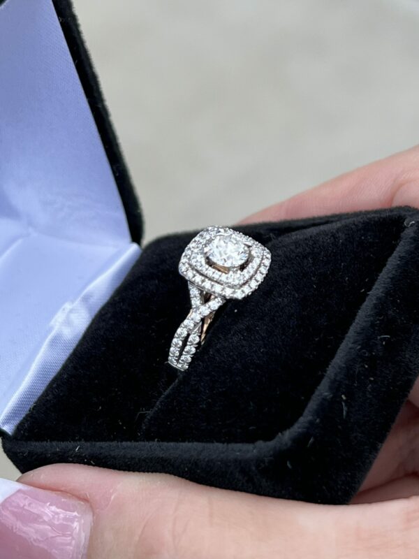 .75 Carat G VS2 Round Natural Diamond Ring - Image 6