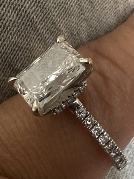 IGI 2.36 Carat F VVS2 Cushion Lab-Grown Diamond Ring - Image 5
