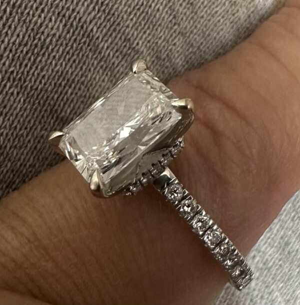 IGI 2.36 Carat F VVS2 Cushion Lab-Grown Diamond Ring - Image 5