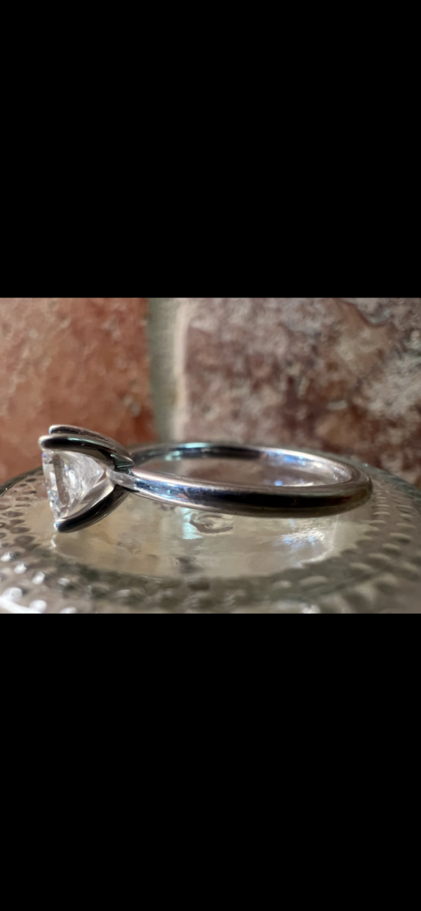 IGI Certified 1.01 CT F VVS2 Lab Grown Princess Cut Diamond Ring - Image 3