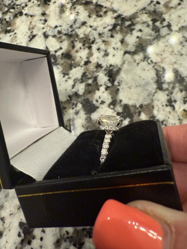 3.05 Carat G VS2 Radiant Lab-Grown Diamond Ring - Image 3