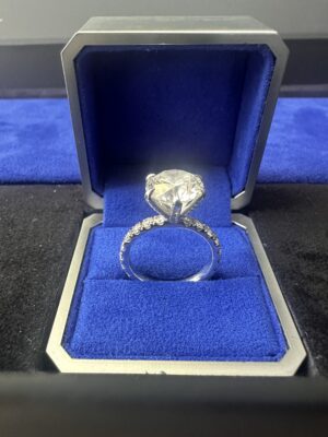 IGI 5.57 Carat F VS1 Round Lab-Grown Diamond Ring