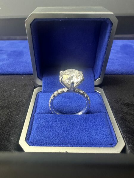 IGI 5.57 Carat F VS1 Round Lab-Grown Diamond Ring