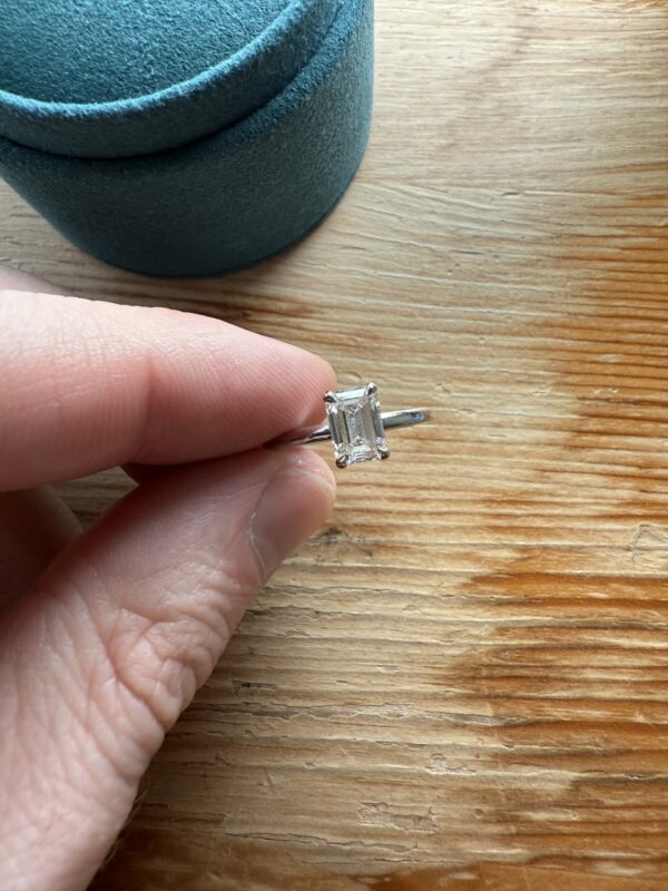 1.0 CT I VS1 Lab Grown Emerald Diamond Ring - Image 6