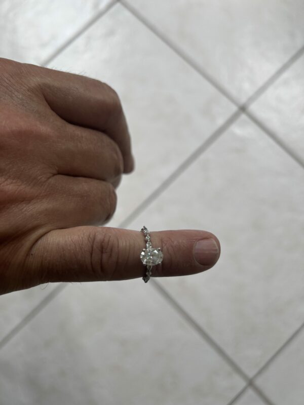IGI Certified 1.2 Carat E VVS2 Lab Grown Oval Diamond Ring - Image 10