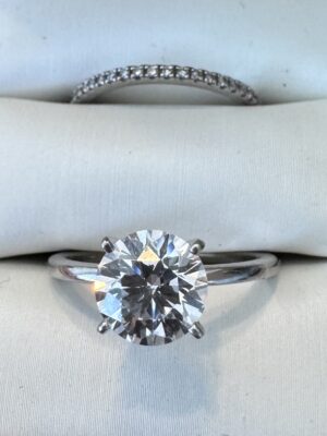 IGI 2.01 Carat D VS2 Round Lab-Grown Diamond Ring