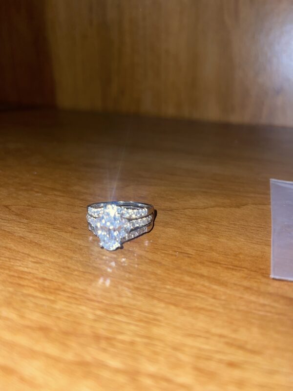 3.97 Carat E VVS1 Oval Lab-Grown Diamond Ring - Image 4