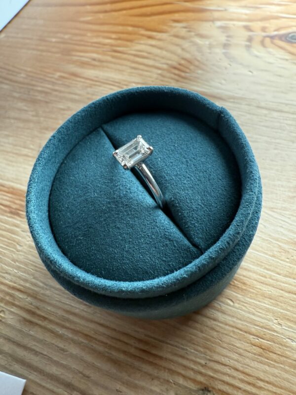 1.0 CT I VS1 Lab Grown Emerald Diamond Ring - Image 12