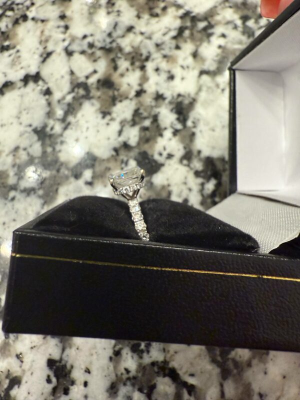 3.05 Carat G VS2 Radiant Lab-Grown Diamond Ring - Image 5