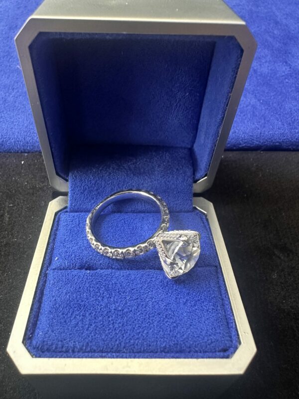 IGI 5.57 Carat F VS1 Round Lab-Grown Diamond Ring - Image 3