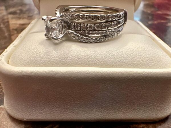GSI 1.04 Carat F SI2 Cushion Natural Diamond Ring - Image 3