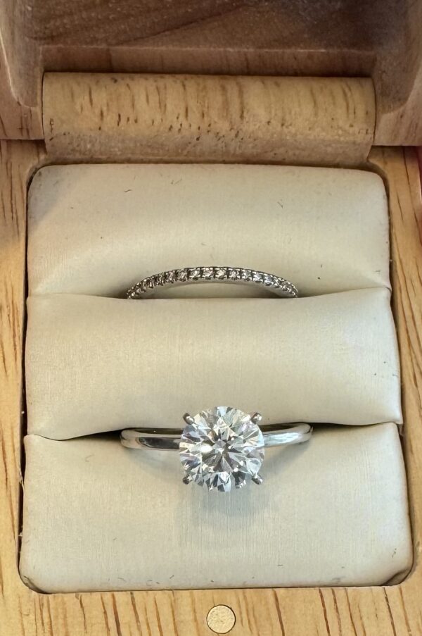 IGI 2.01 Carat D VS2 Round Lab-Grown Diamond Ring - Image 3