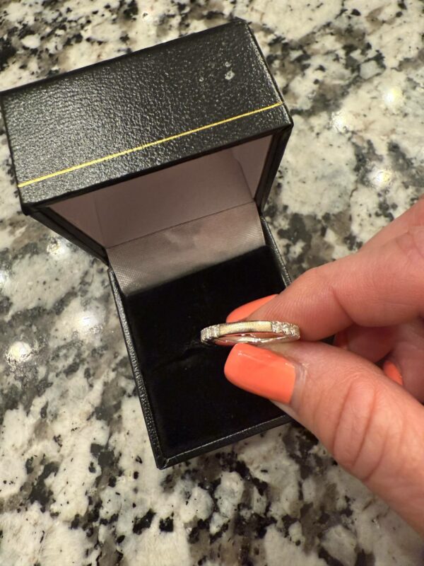 3.05 Carat G VS2 Radiant Lab-Grown Diamond Ring - Image 2