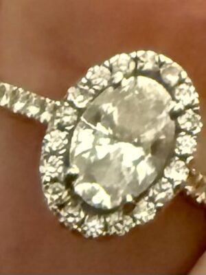 IGI .77 Carat H VS2 Oval Lab-Grown Diamond Ring