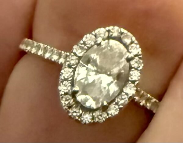 IGI .77 Carat H VS2 Oval Lab-Grown Diamond Ring
