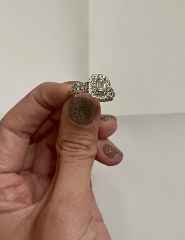 GSI Certified 1.53 CT E VS1 Lab Grown Emerald Cut Diamond Ring - Image 9