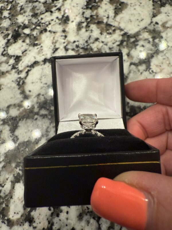 3.05 Carat G VS2 Radiant Lab-Grown Diamond Ring - Image 4