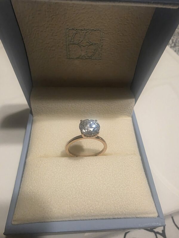 IGI 3.02 Carat E VS1 Round Lab-Grown Diamond Ring - Image 3