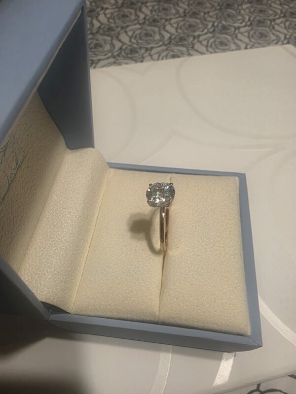 IGI 3.02 Carat E VS1 Round Lab-Grown Diamond Ring - Image 2